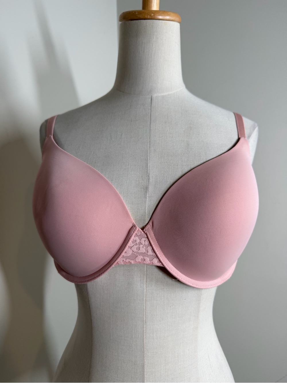 Victoria’s Secret Dusty Pink Lace -SZ 36D- Underwired Bra